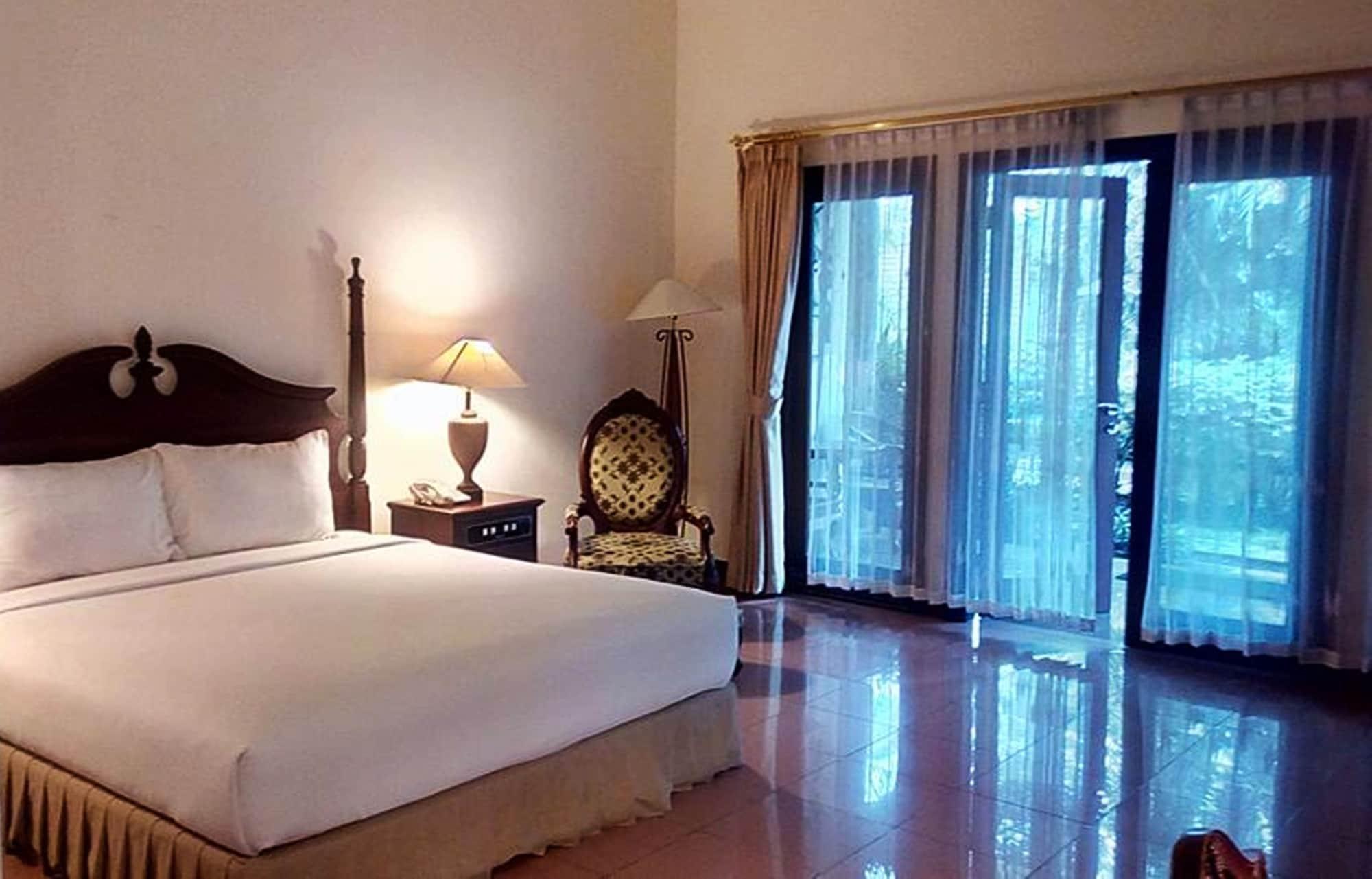 The Oxalis Regency Hotel Magelang Bagian luar foto